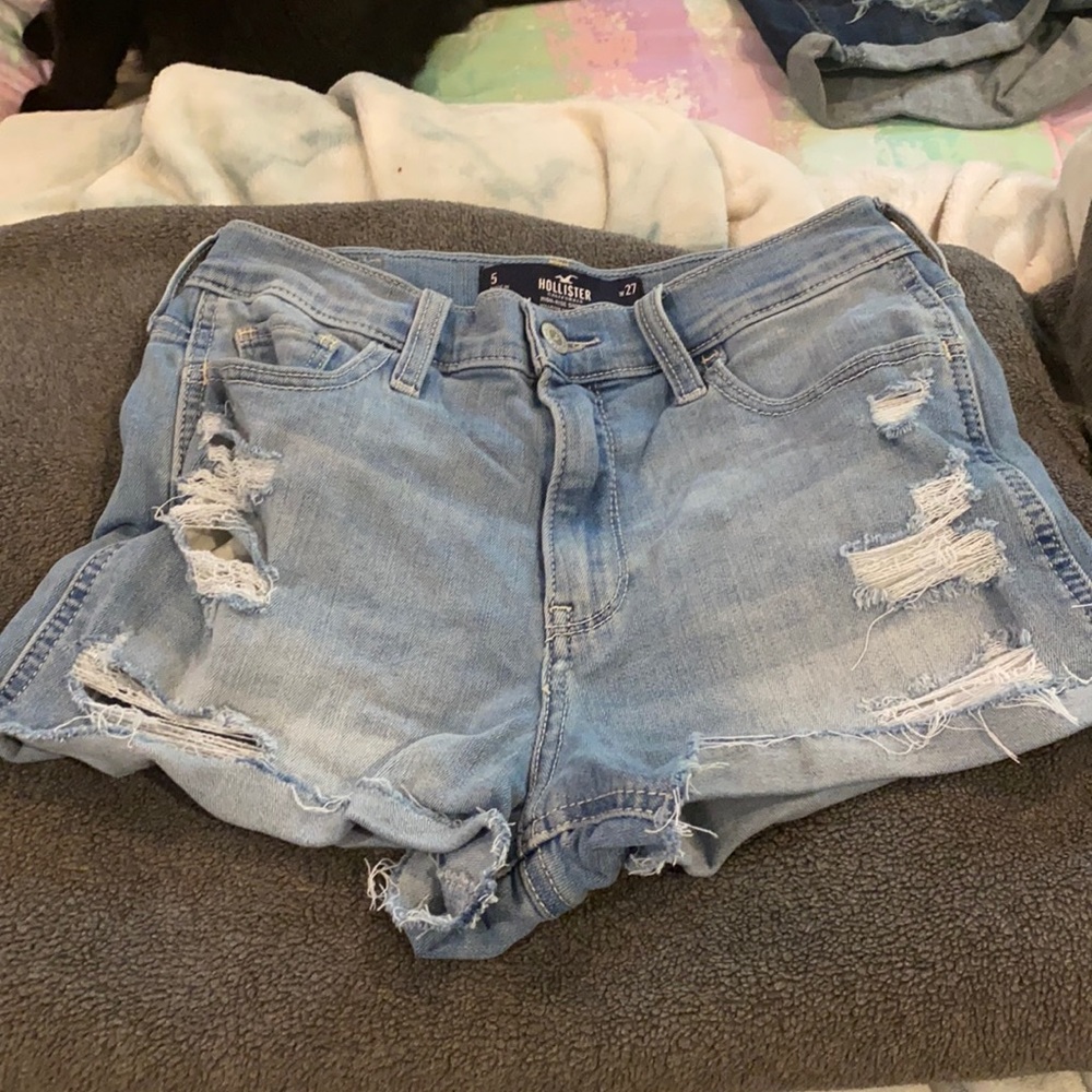 Hollister light wash jean shorts 3”